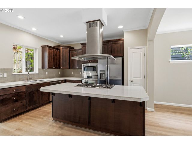 9445 Nw HARVEST HILL Dr, Portland, OR 97229