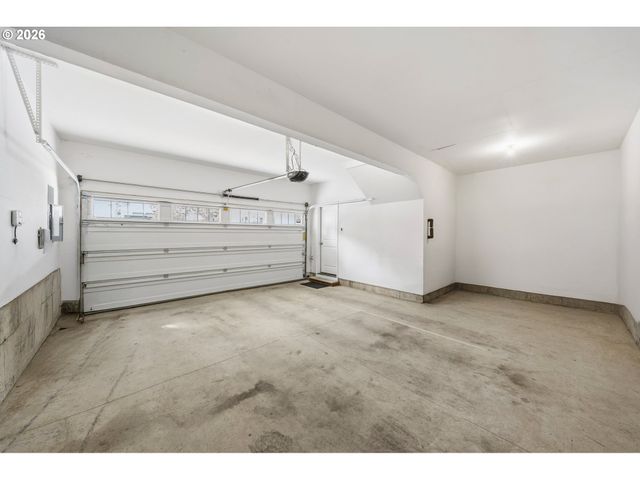 9445 Nw HARVEST HILL Dr, Portland, OR 97229