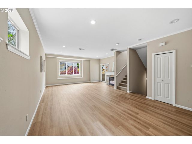 9445 Nw HARVEST HILL Dr, Portland, OR 97229