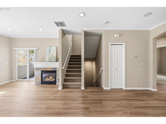 9445 Nw HARVEST HILL Dr, Portland, OR 97229