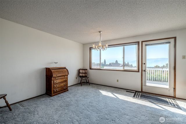 1810 9th Street NE, East Wenatchee, WA 98802