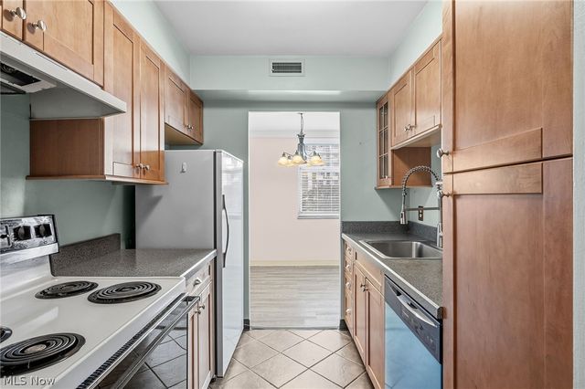 11850 Edgewater Drive 110, Lakewood, OH 44107