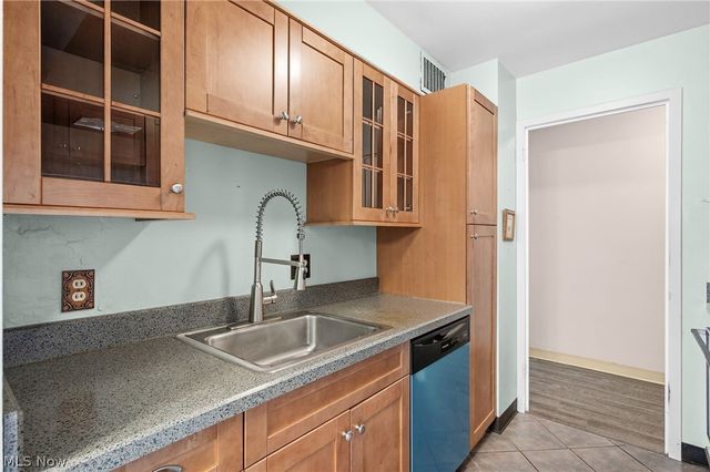 11850 Edgewater Drive 110, Lakewood, OH 44107
