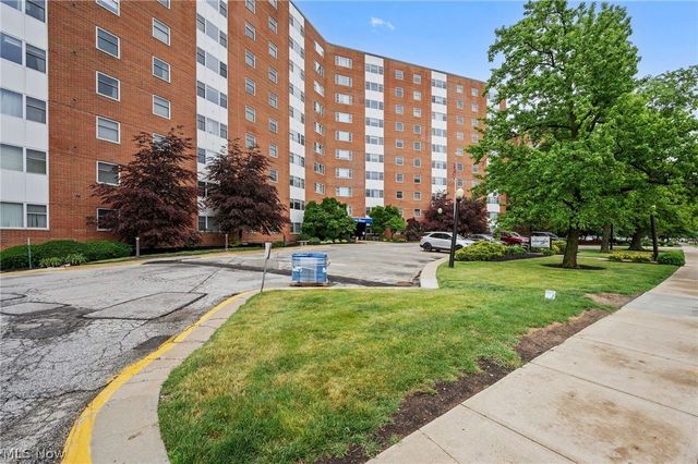 11850 Edgewater Drive 110, Lakewood, OH 44107