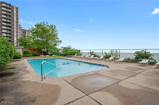 11850 Edgewater Drive 110, Lakewood, OH 44107