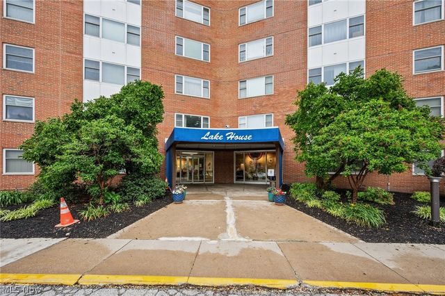11850 Edgewater Drive 110, Lakewood, OH 44107