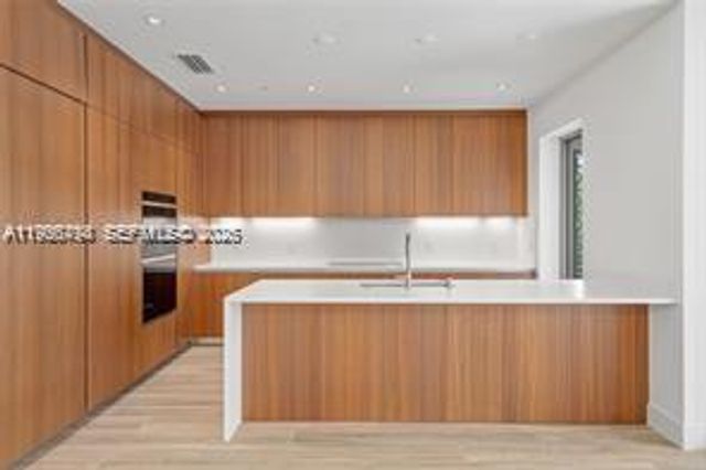 515 Valencia Ave 303, Coral Gables, FL 33134