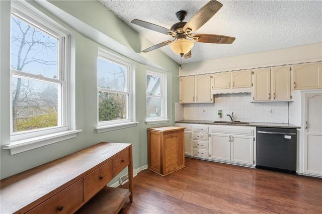 9201 W 48th Terrace, Merriam, KS 66203