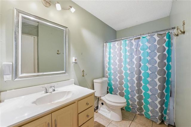 9201 W 48th Terrace, Merriam, KS 66203