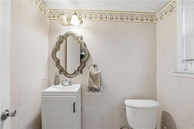 9201 W 48th Terrace, Merriam, KS 66203