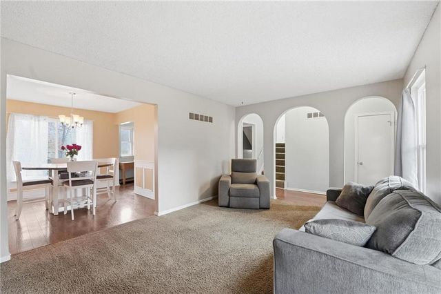 9201 W 48th Terrace, Merriam, KS 66203