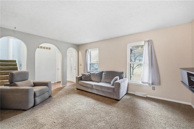 9201 W 48th Terrace, Merriam, KS 66203