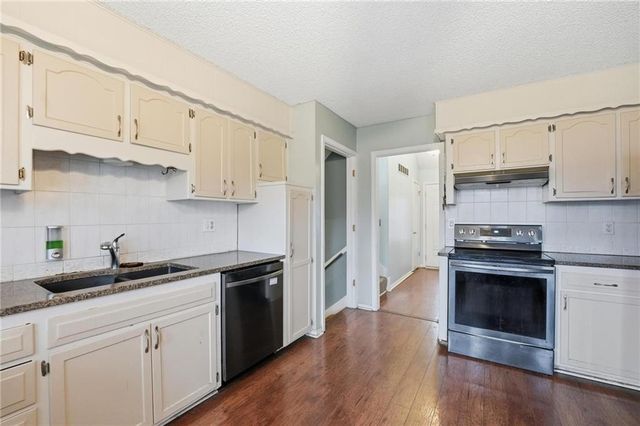 9201 W 48th Terrace, Merriam, KS 66203