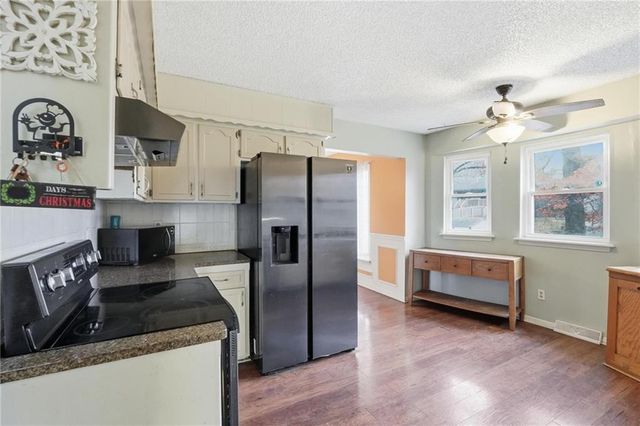 9201 W 48th Terrace, Merriam, KS 66203