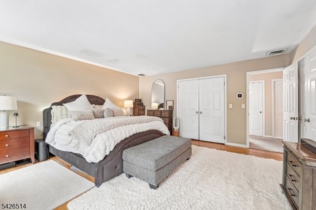 52 Stonefence Rd, Oakland Boro, NJ 07436