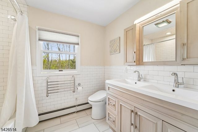 52 Stonefence Rd, Oakland Boro, NJ 07436