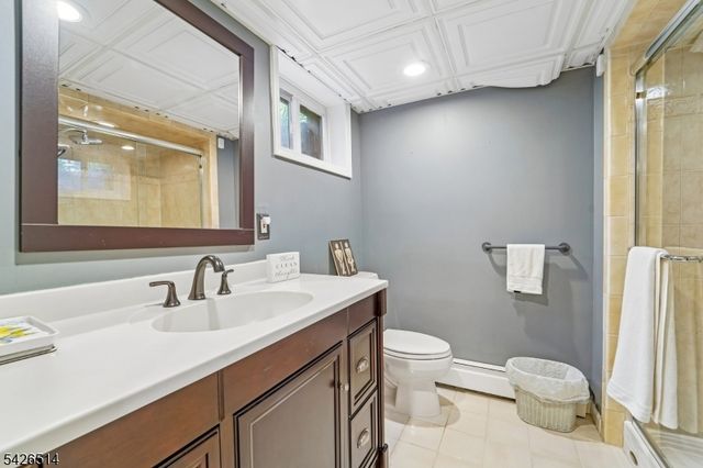 52 Stonefence Rd, Oakland Boro, NJ 07436