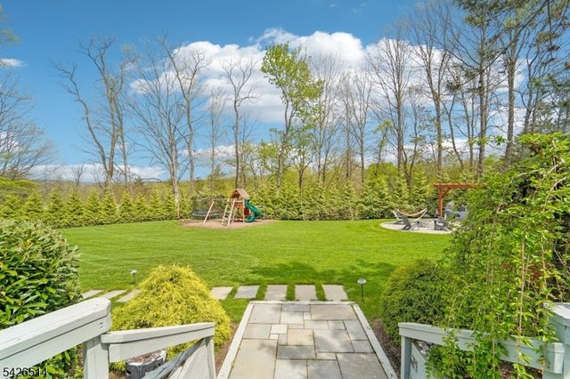 52 Stonefence Rd, Oakland Boro, NJ 07436