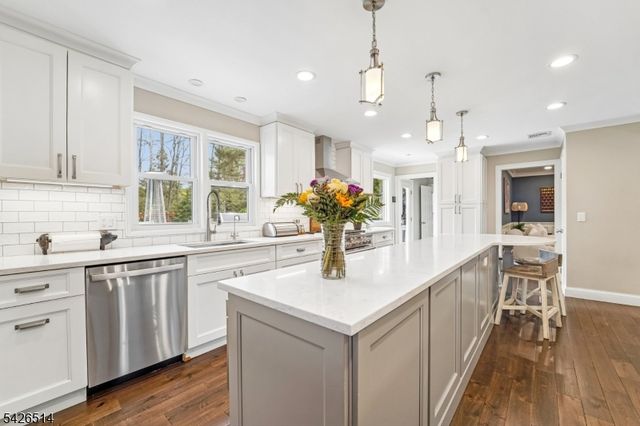 52 Stonefence Rd, Oakland Boro, NJ 07436