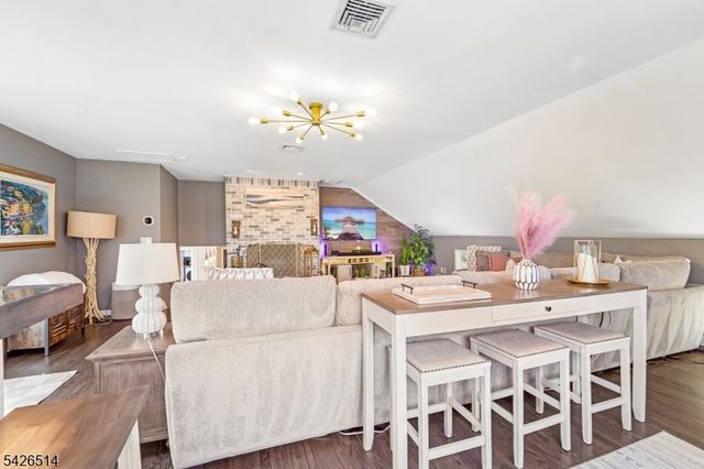 52 Stonefence Rd, Oakland Boro, NJ 07436