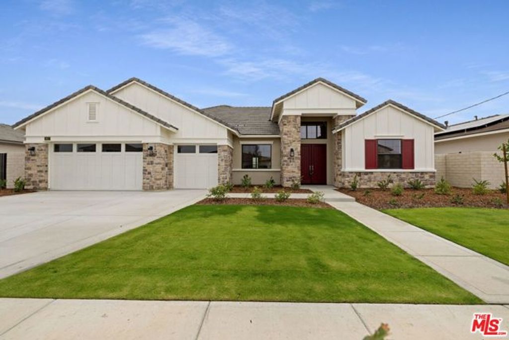 3617 Pathway Court, Bakersfield, CA 93311