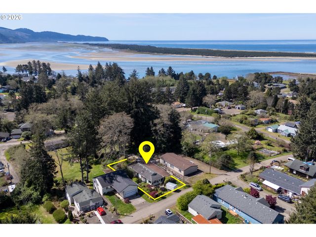 4665 W SILVERSANDS St, Tillamook, OR 97141