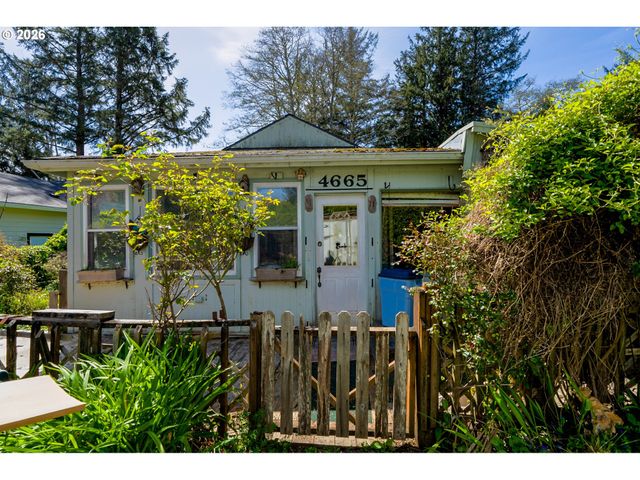 4665 W SILVERSANDS St, Tillamook, OR 97141