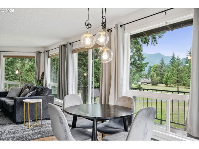 68646 E FAIRWAY ESTATES Rd, Welches, OR 97067