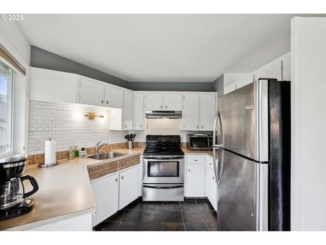 68646 E FAIRWAY ESTATES Rd, Welches, OR 97067