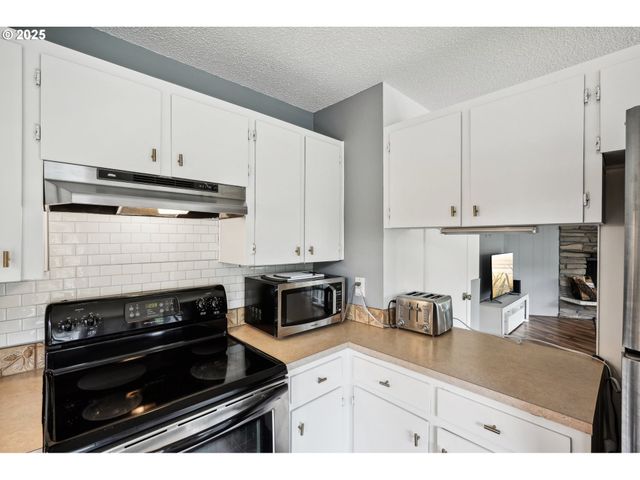 68646 E FAIRWAY ESTATES Rd, Welches, OR 97067