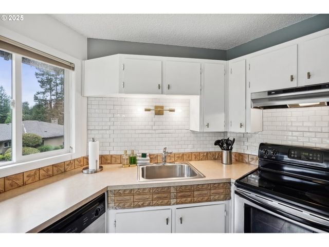 68646 E FAIRWAY ESTATES Rd, Welches, OR 97067