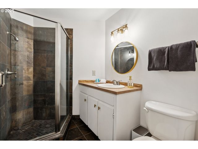 68646 E FAIRWAY ESTATES Rd, Welches, OR 97067