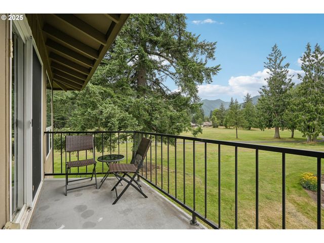 68646 E FAIRWAY ESTATES Rd, Welches, OR 97067