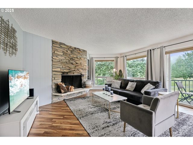 68646 E FAIRWAY ESTATES Rd, Welches, OR 97067