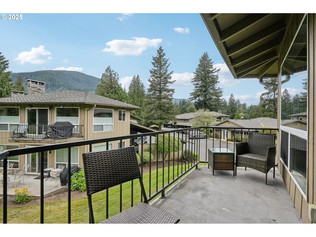 68646 E FAIRWAY ESTATES Rd, Welches, OR 97067