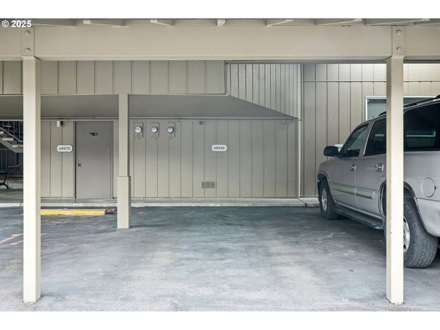 68646 E FAIRWAY ESTATES Rd, Welches, OR 97067