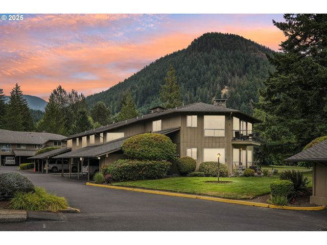 68646 E FAIRWAY ESTATES Rd, Welches, OR 97067