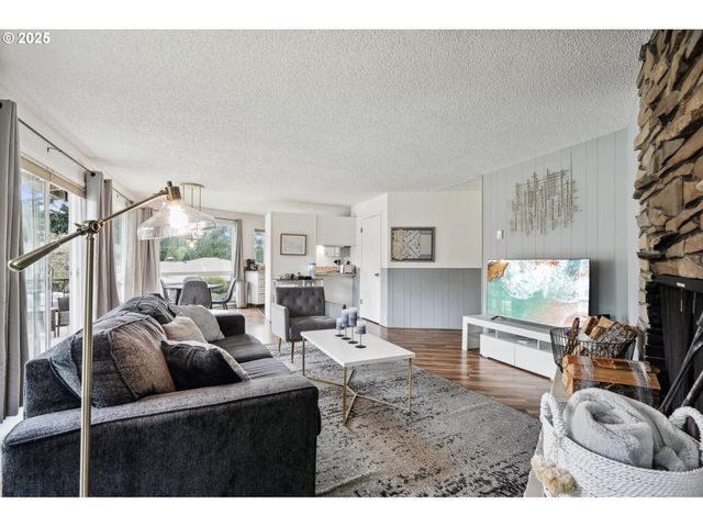 68646 E FAIRWAY ESTATES Rd, Welches, OR 97067