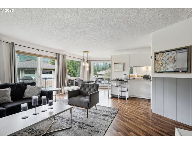 68646 E FAIRWAY ESTATES Rd, Welches, OR 97067