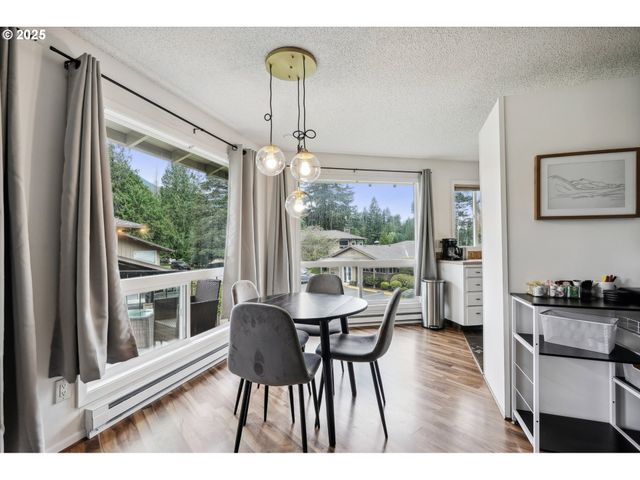 68646 E FAIRWAY ESTATES Rd, Welches, OR 97067