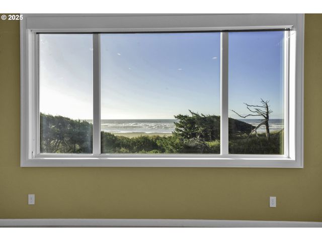 88765 SHORELINE Loop, Florence, OR 97439