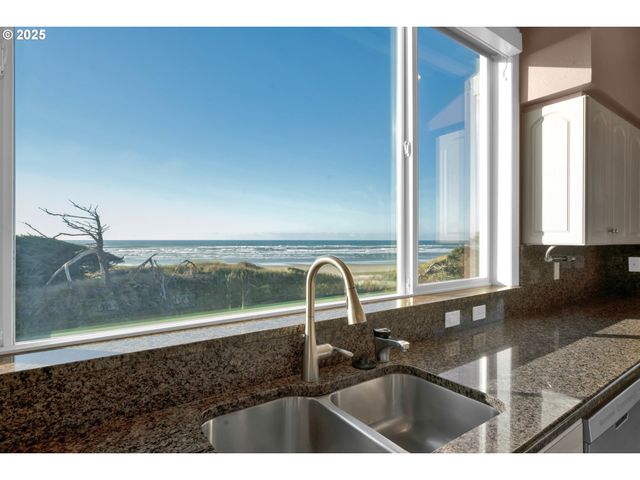 88765 SHORELINE Loop, Florence, OR 97439