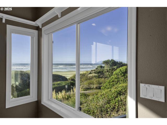 88765 SHORELINE Loop, Florence, OR 97439