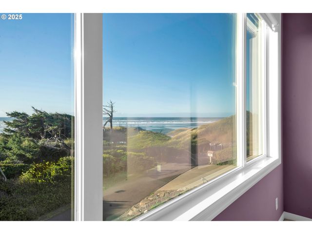 88765 SHORELINE Loop, Florence, OR 97439