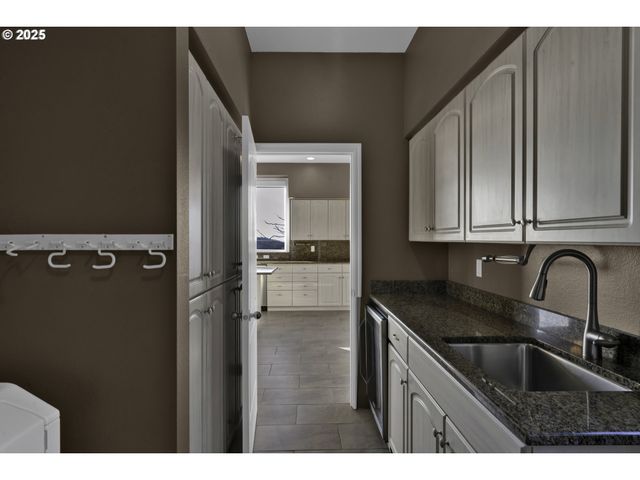 88765 SHORELINE Loop, Florence, OR 97439