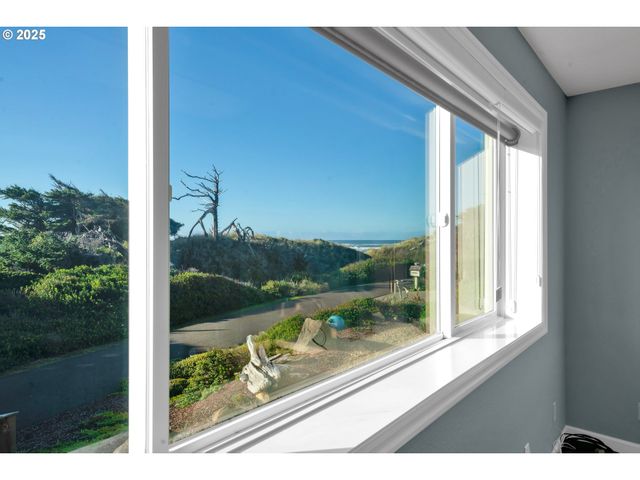 88765 SHORELINE Loop, Florence, OR 97439