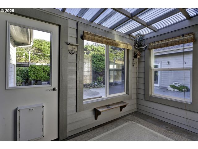 88765 SHORELINE Loop, Florence, OR 97439