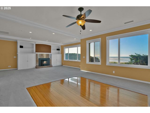 88765 SHORELINE Loop, Florence, OR 97439