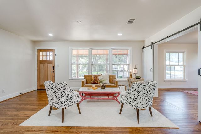 3504 Plymouth Avenue, Fort Worth, TX 76109