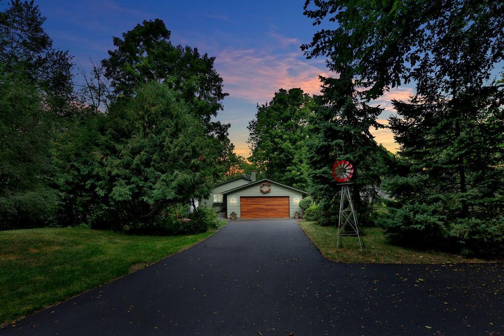 29166 Glader Boulevard, Lindstrom, MN 55045 — exterior
